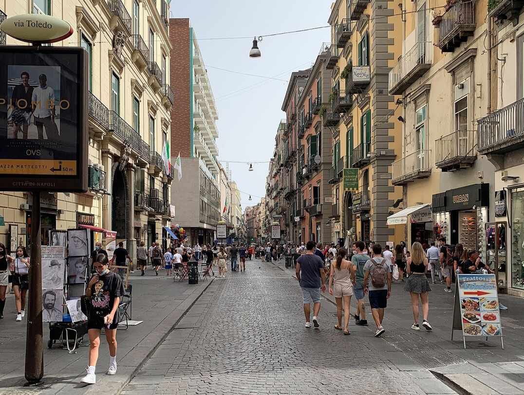 Placeholder illustrato di Via Toledo a Napoli